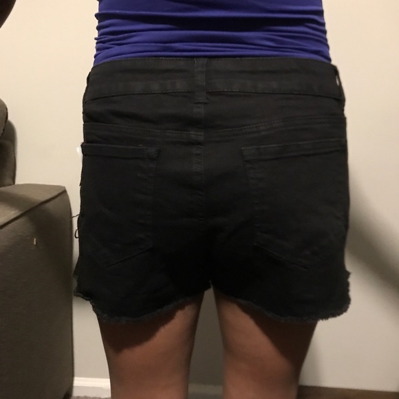 Black jean shorts - Picture 10 of 10